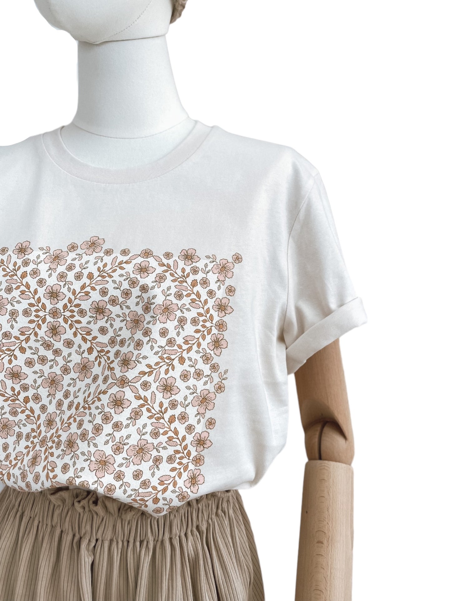 T-shirt / floral garland / vintage white