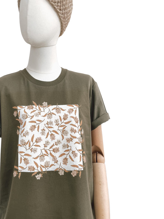 Load image into Gallery viewer, T-shirt / Bell Flowers / rosemary
