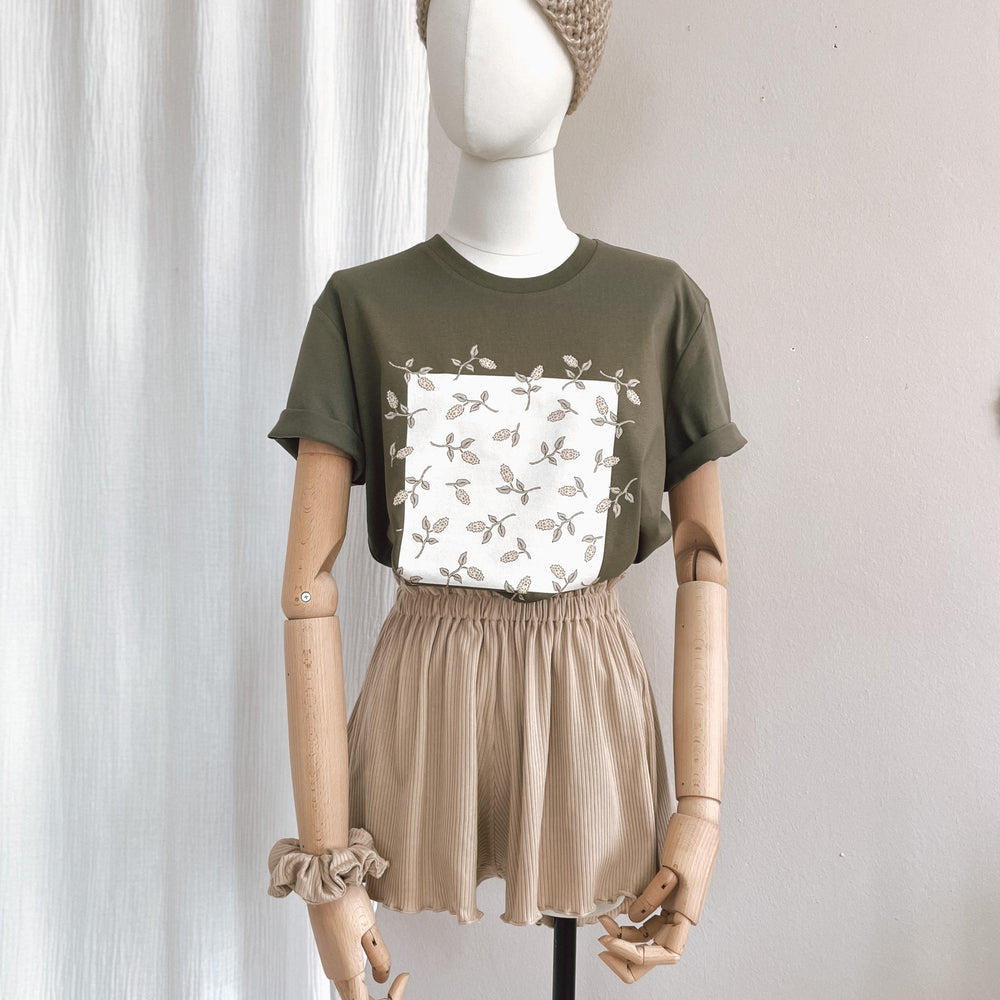 
                      
                        T-shirt / Simple floral / rosemary
                      
                    