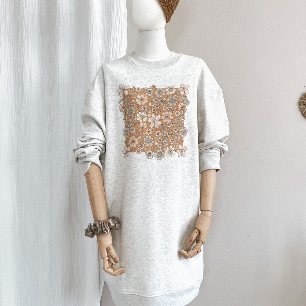 
                      
                        Oversized sweatshirt dress / Caramel Bold floral / creamy grey
                      
                    