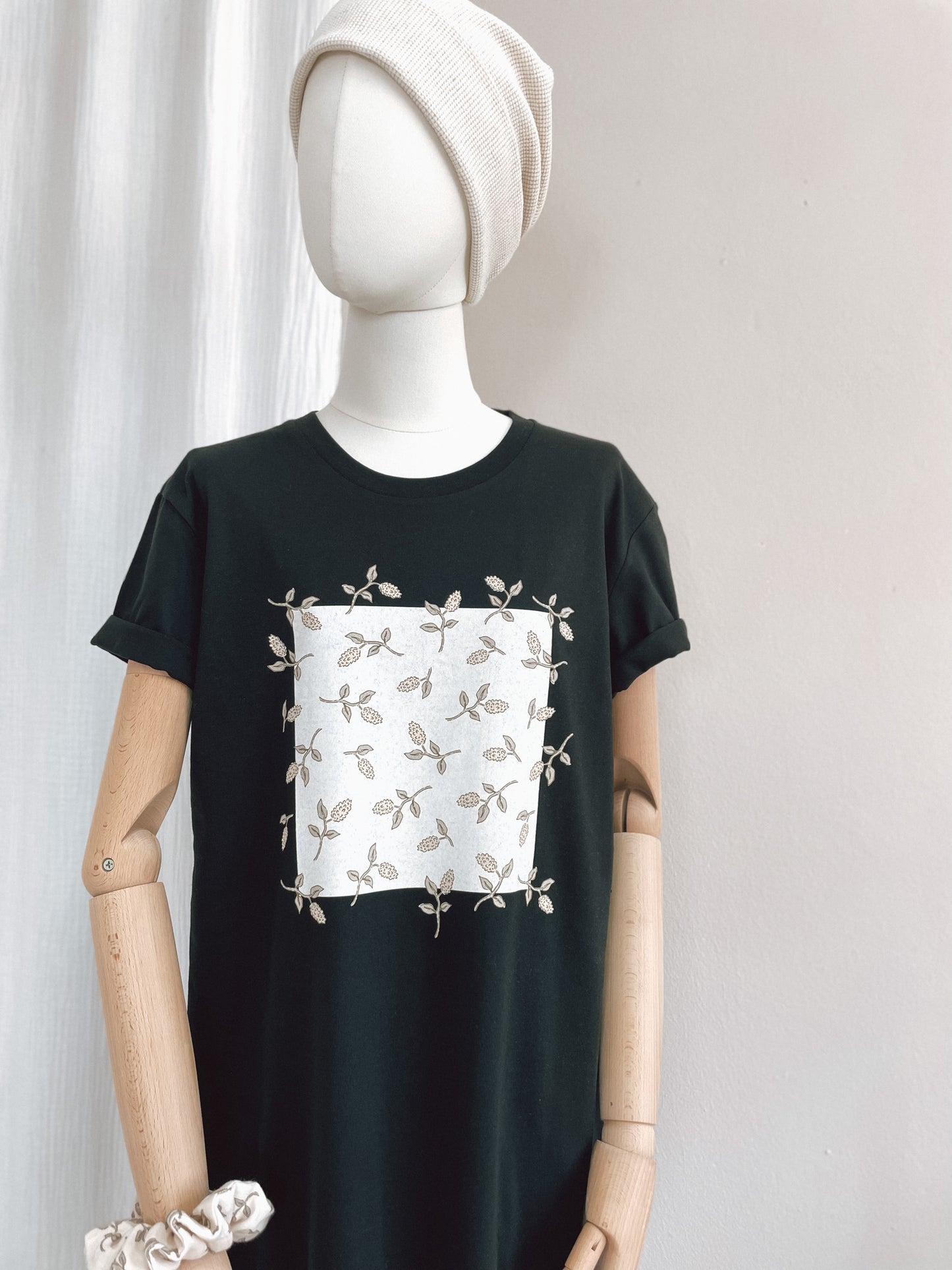 T-shirt obleka / just floral - black