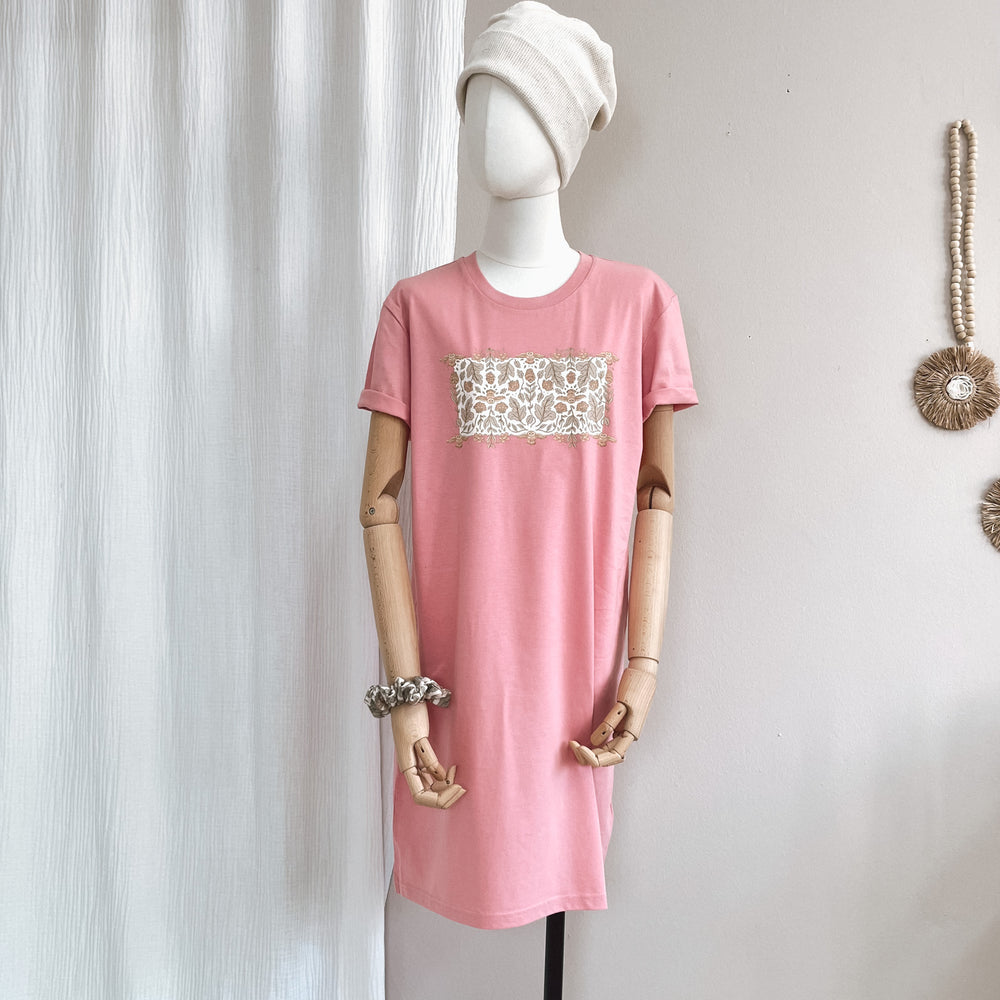 
                      
                        T-shirt dress / Ecru green botanical owls / bubble gum
                      
                    