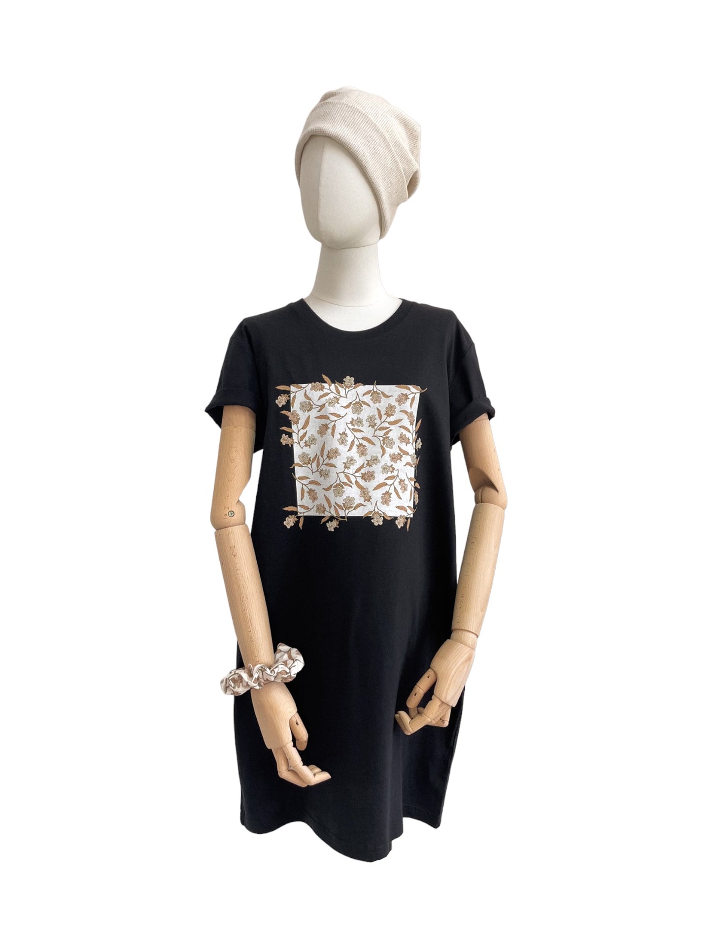 Load image into Gallery viewer, T-shirt dress / bell flowers / black
