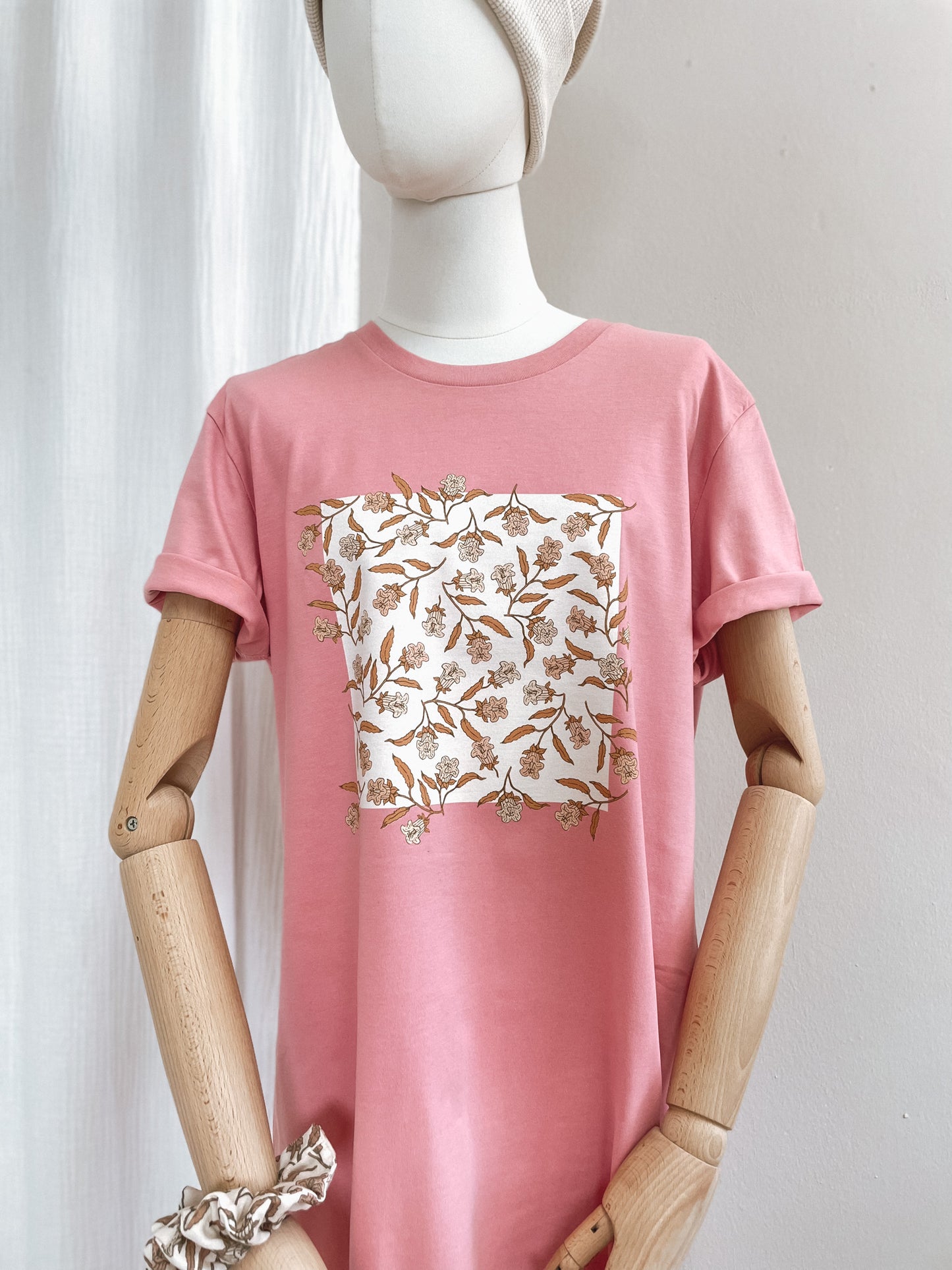 T-shirt dress / bell flowers / bubble gum