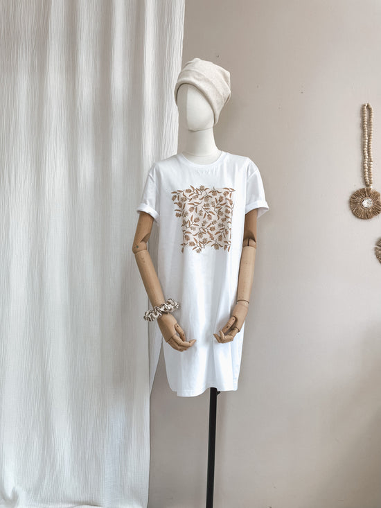 Load image into Gallery viewer, T-shirt dress / bell flowers / white
