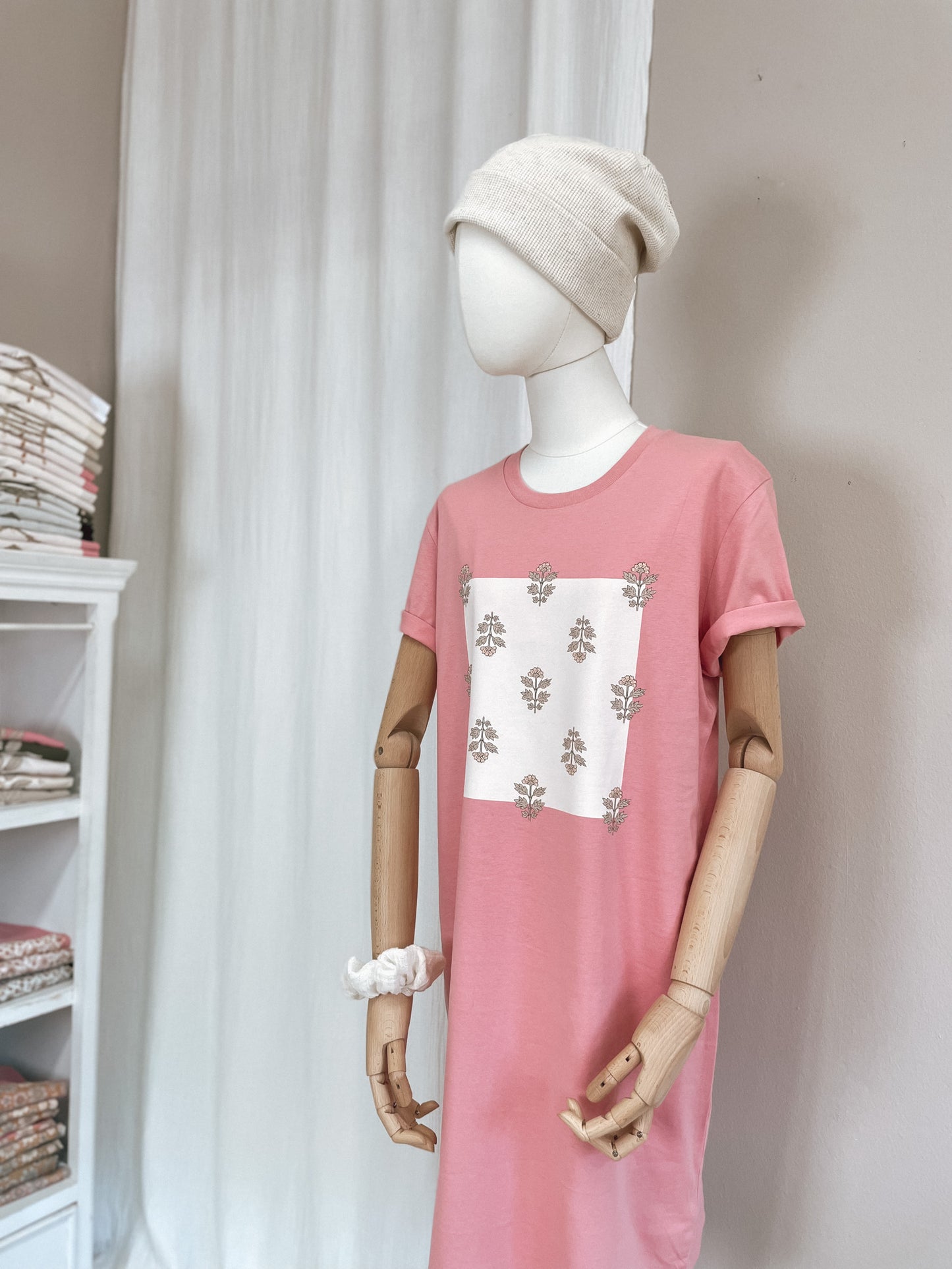 T-shirt obleka / simple floral - bubble gum