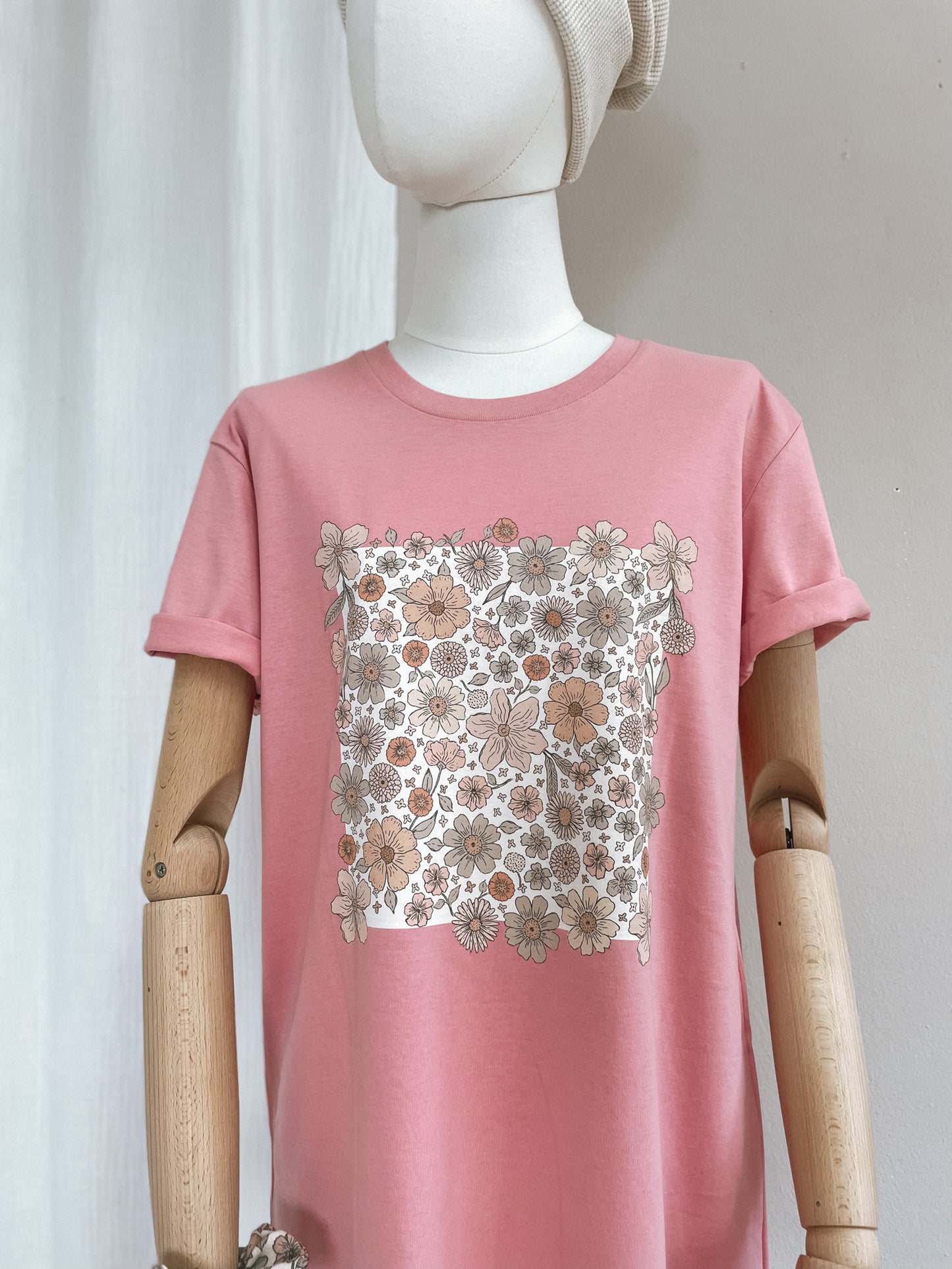 T-shirt obleka / ecru bold floral - bubble gum