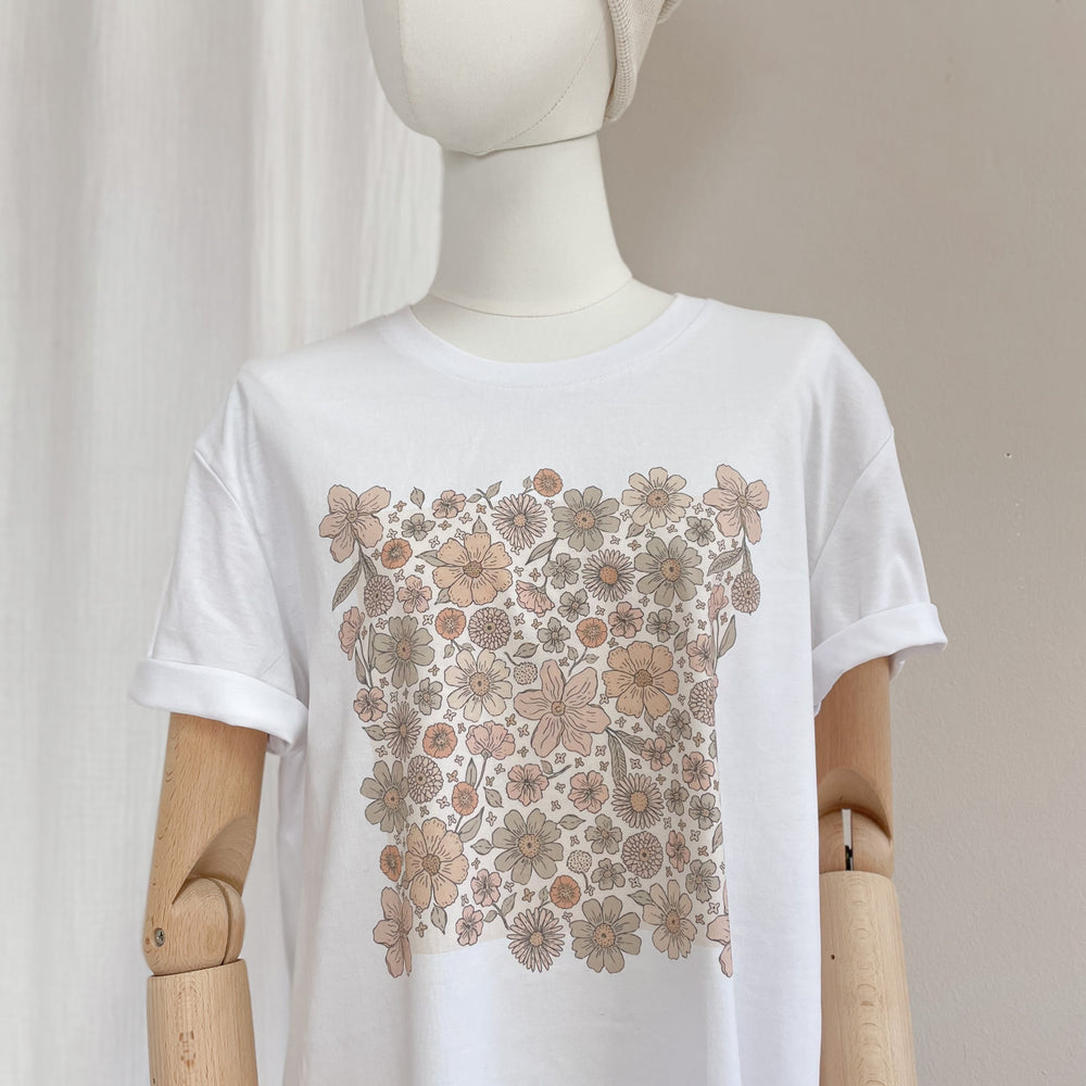 T-shirt obleka / ecru bold floral - white