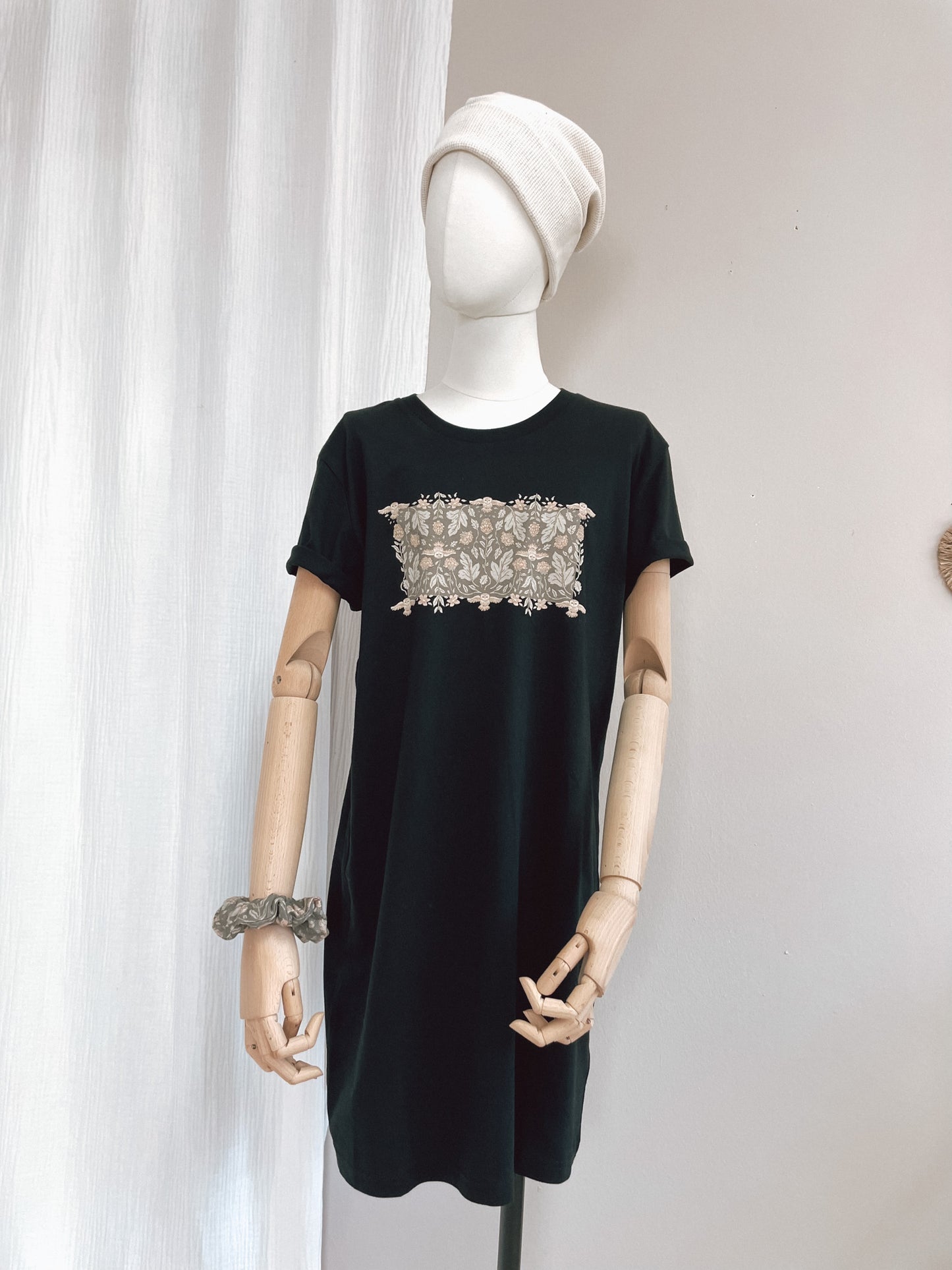 T-shirt dress / Forest green botanical owls / black