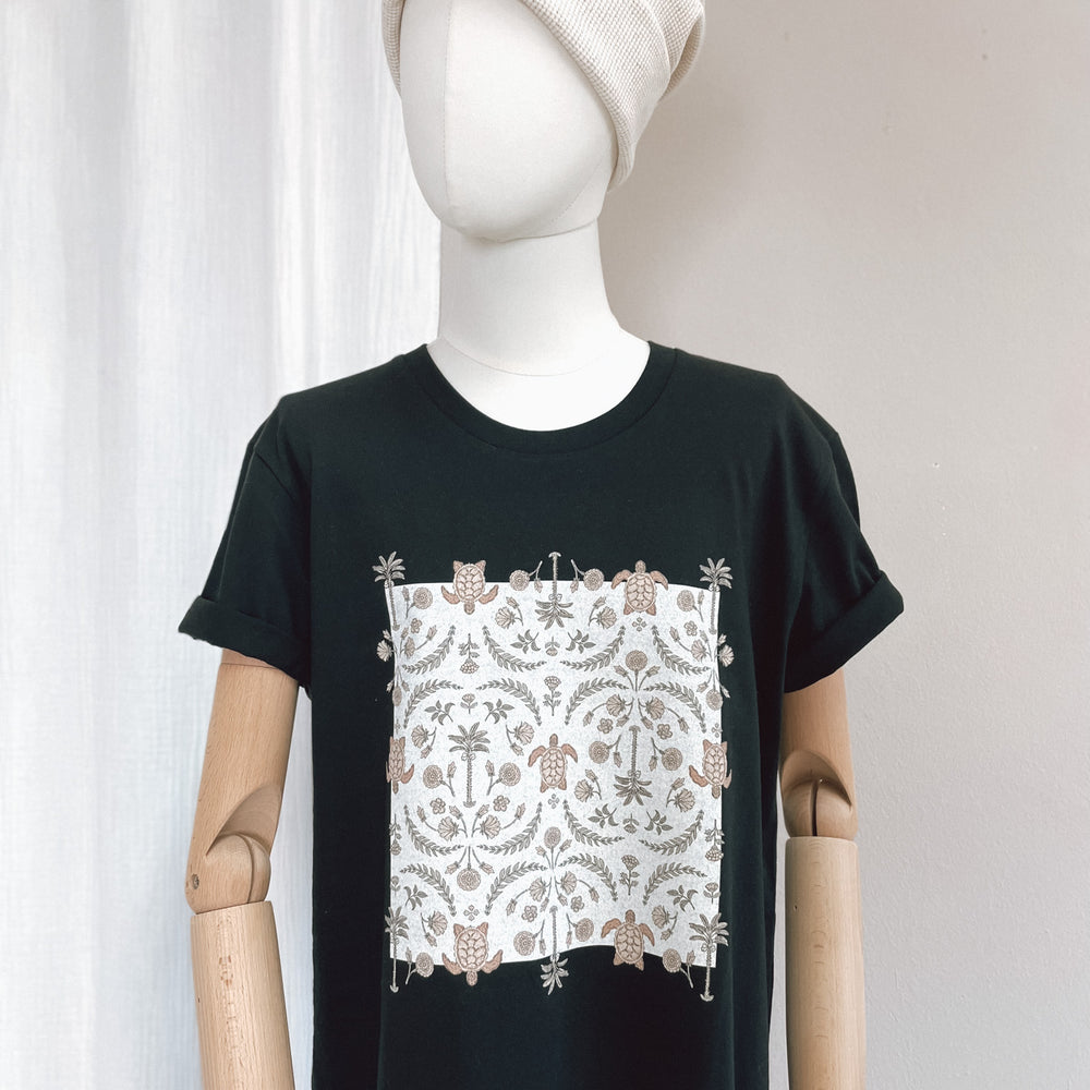 T-shirt obleka / oriental turtles - black