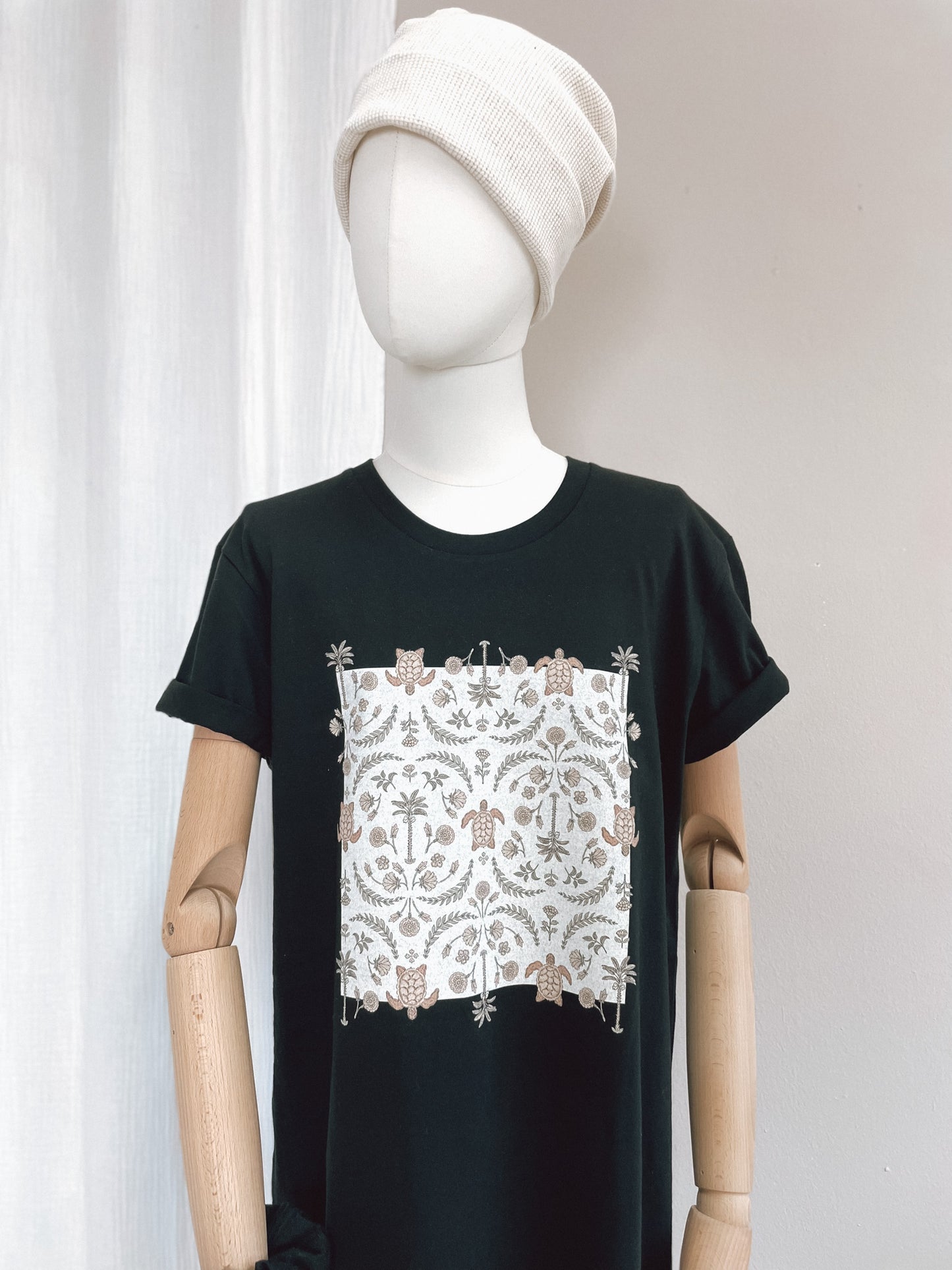 T-shirt obleka / oriental turtles - black