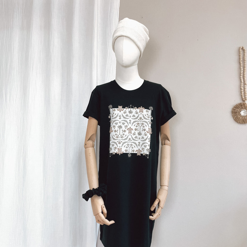 
                      
                        T-shirt dress / Oriental turtles / black
                      
                    