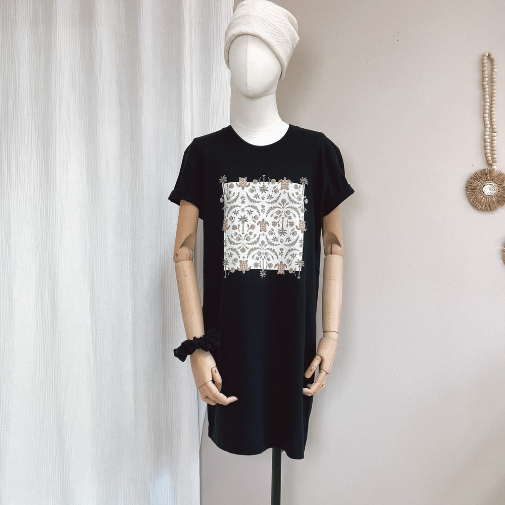 
                      
                        T-shirt dress / Oriental turtles / black
                      
                    