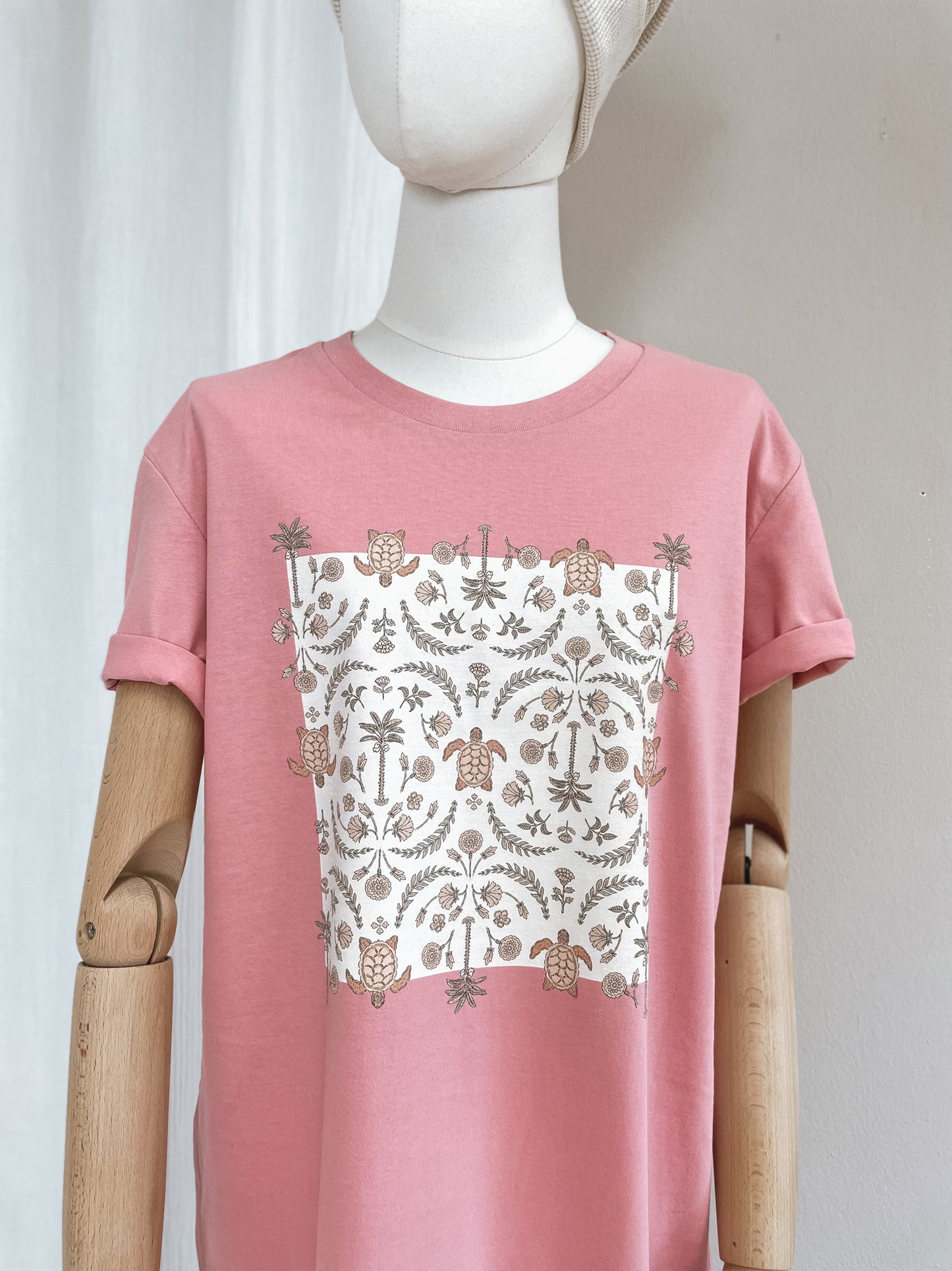 T-shirt dress / Oriental turtles / bubble gum