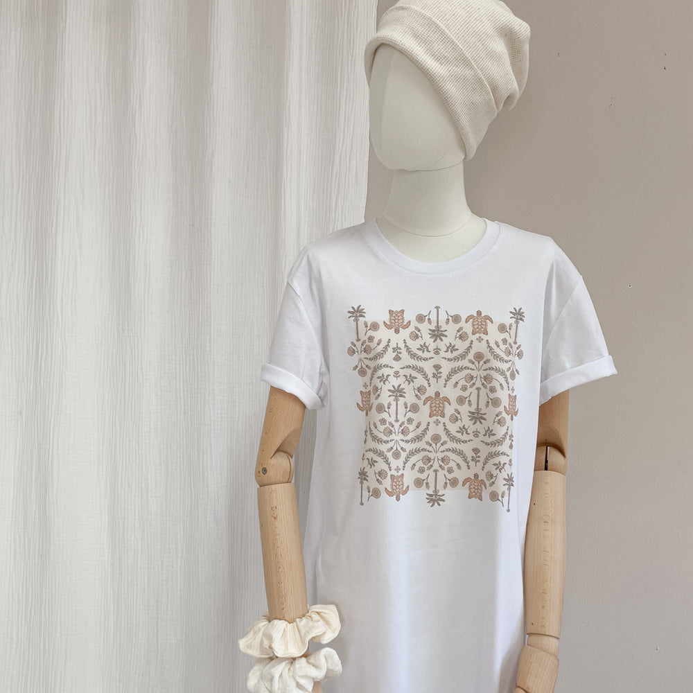 
                      
                        T-shirt dress / Oriental turtles / white
                      
                    