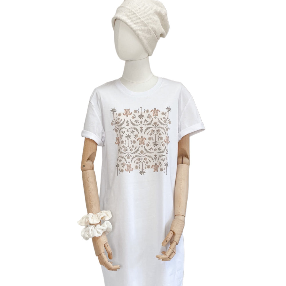 
                      
                        T-shirt dress / Oriental turtles / white
                      
                    