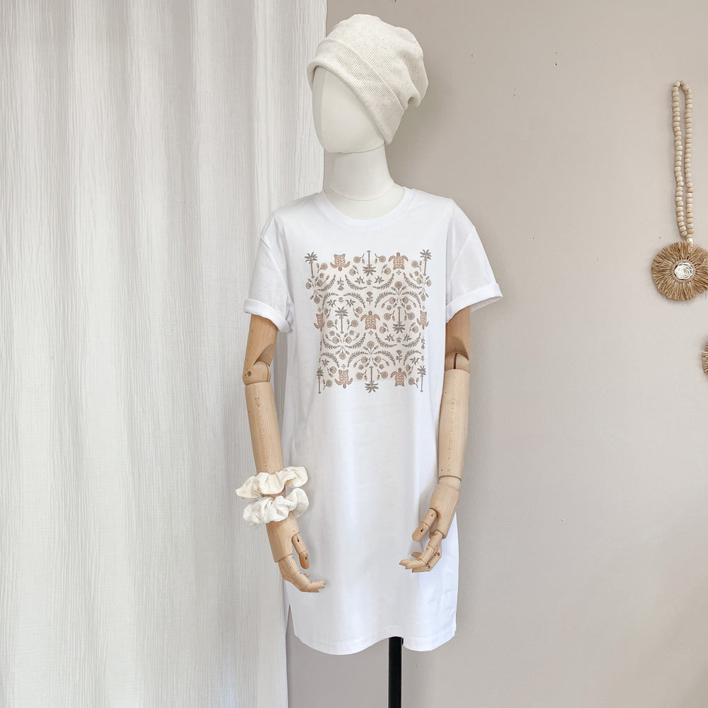 
                      
                        T-shirt dress / Oriental turtles / white
                      
                    