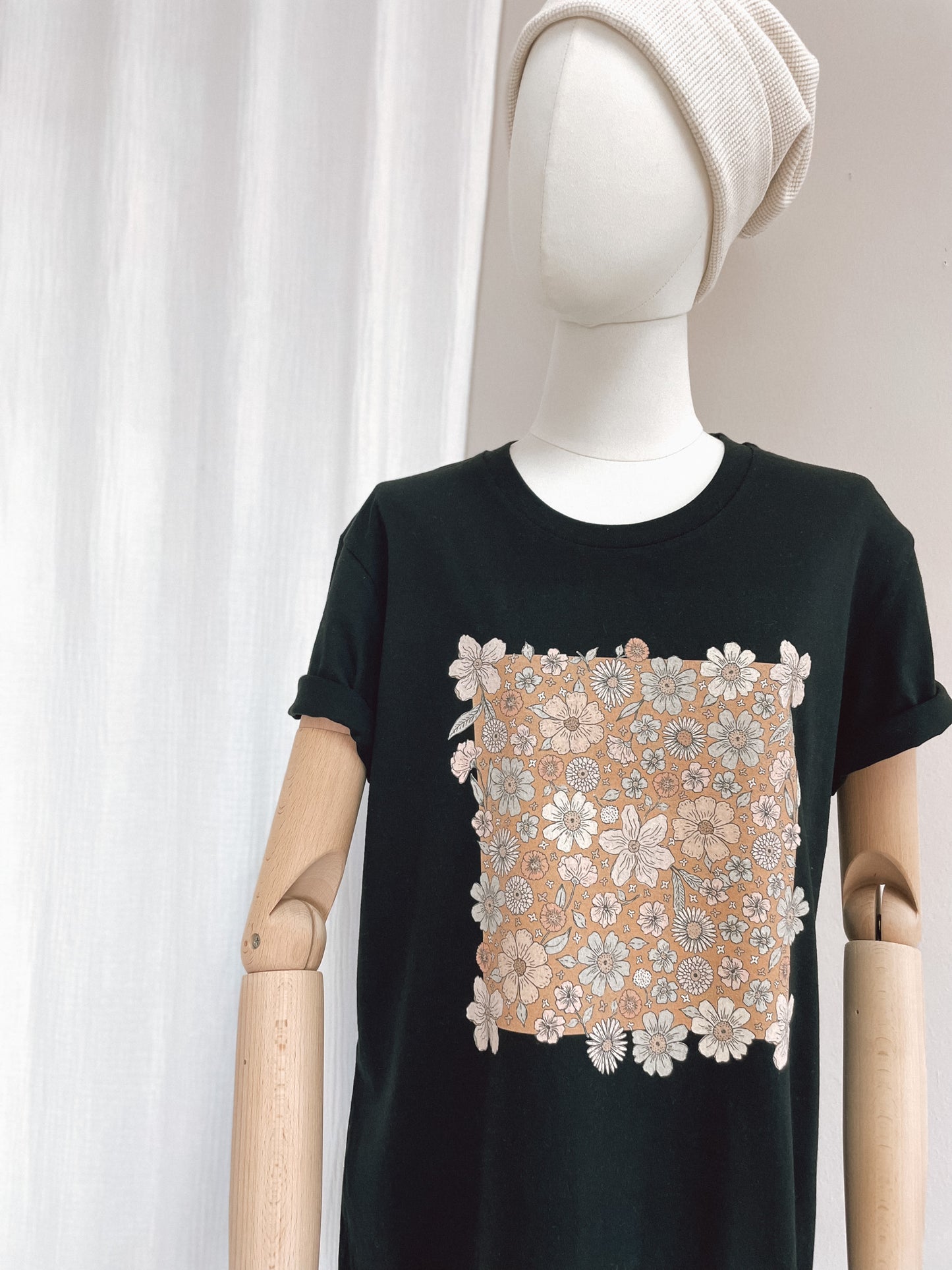 T-shirt obleka / caramel bold floral - black