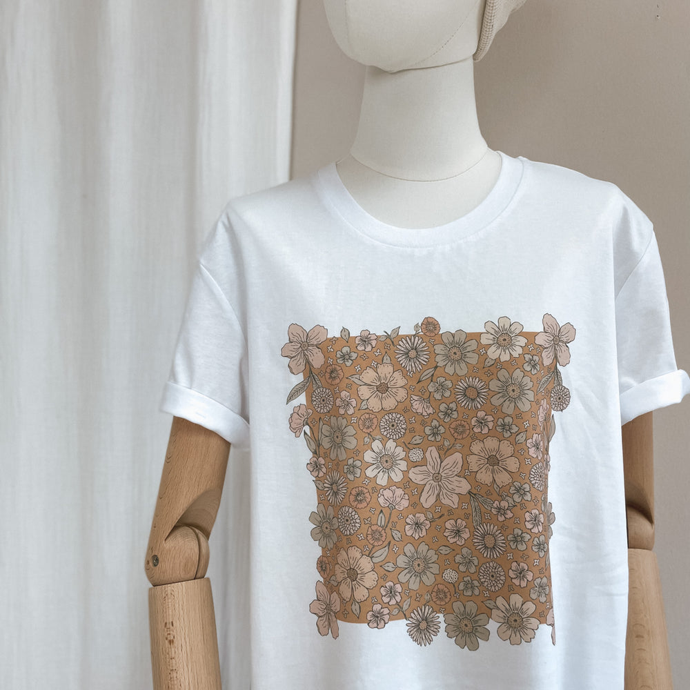 T-shirt obleka / Caramel bold floral - white