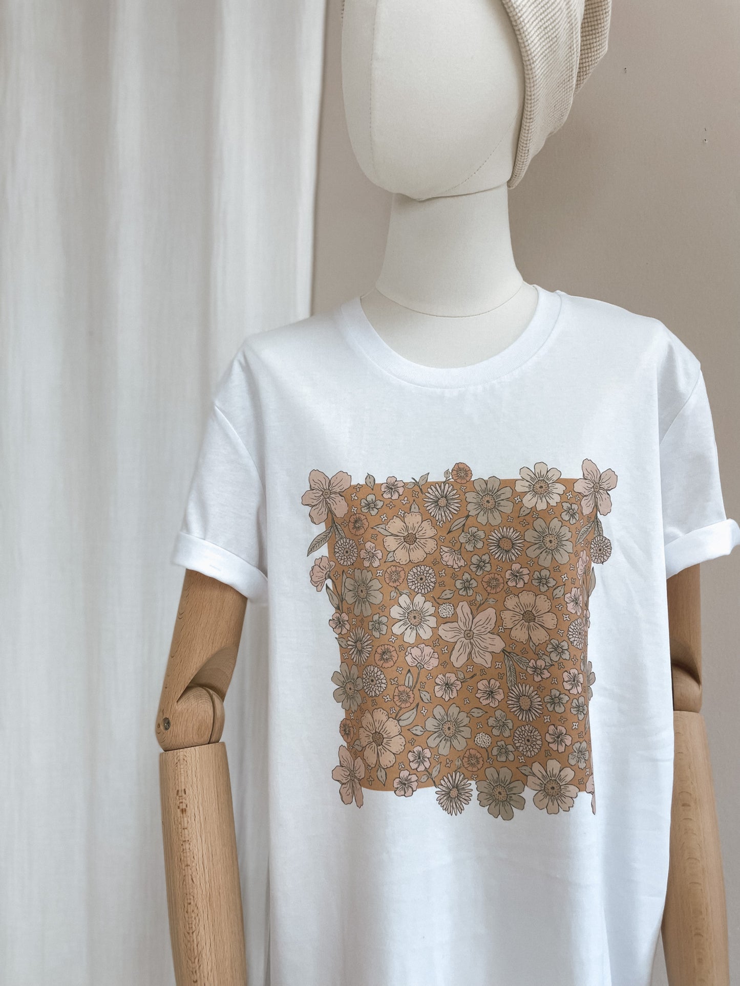 T-shirt obleka / Caramel bold floral - white