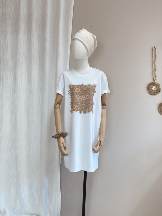 Load image into Gallery viewer, T-shirt dress / Caramel bold floral / white
