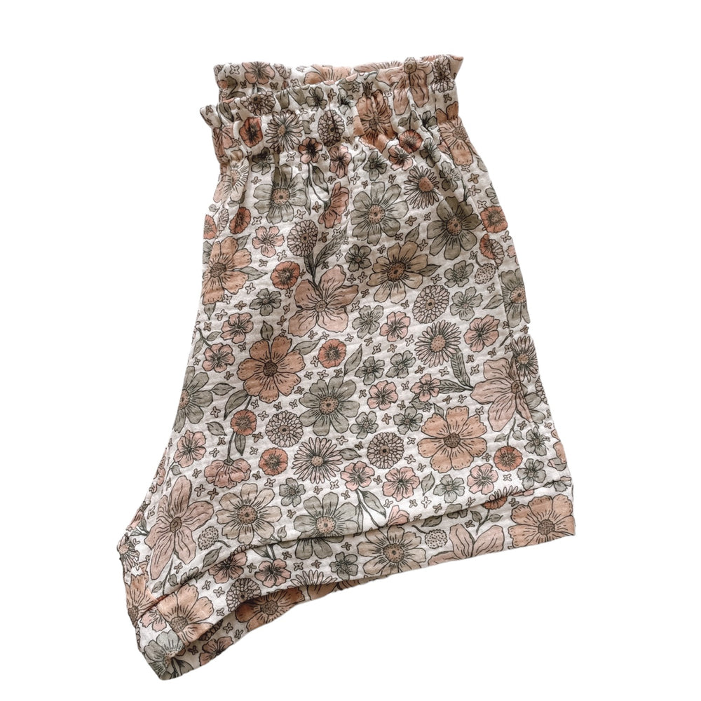 
                      
                        Muslin ruffle shorts / Ecru bold floral
                      
                    