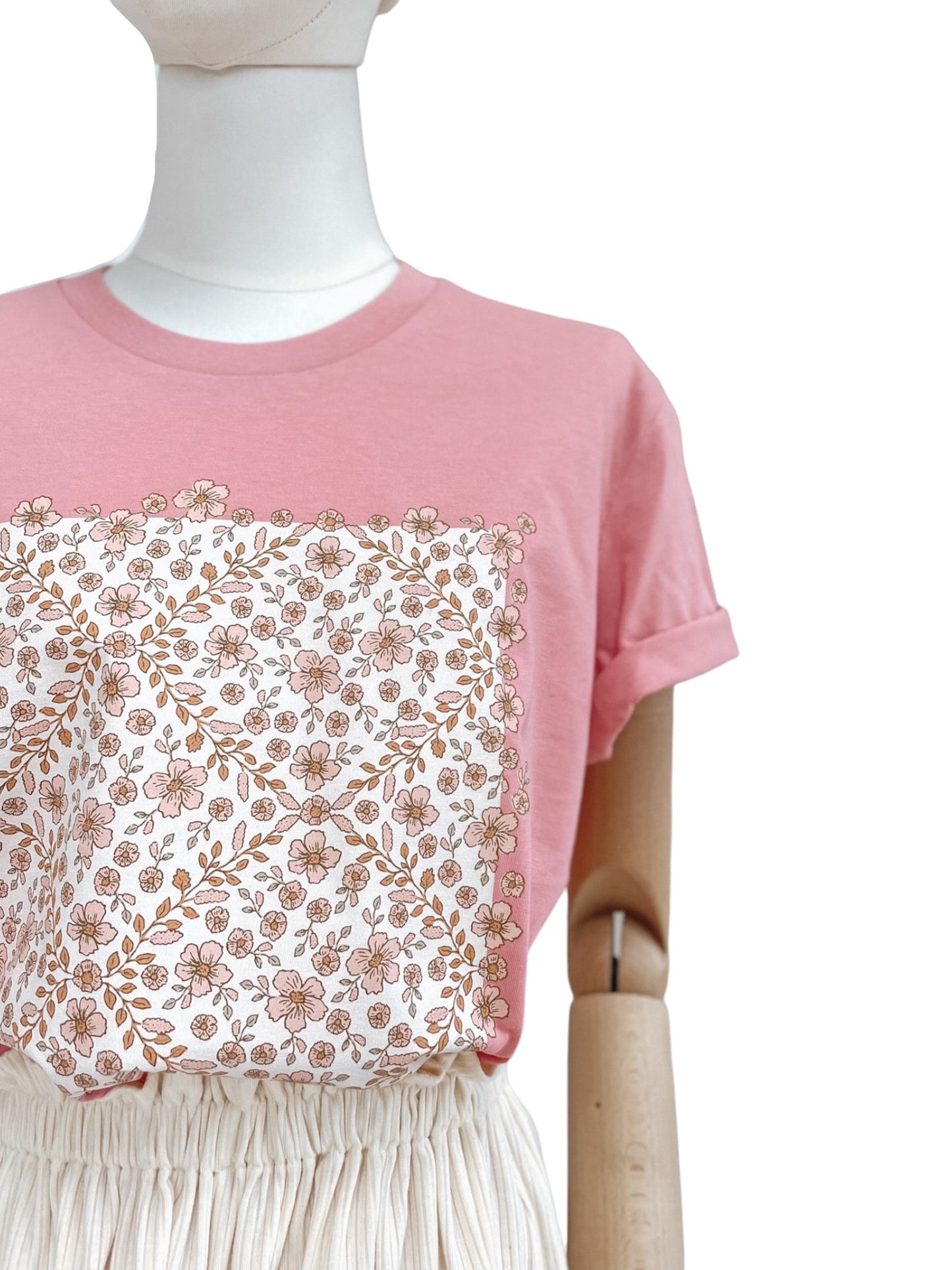 T-shirt / floral garland / bubble gum