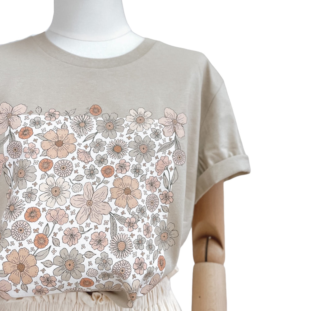 T-shirt / Bold floral ecru / sand