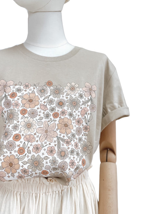 T-shirt / Bold floral ecru / sand