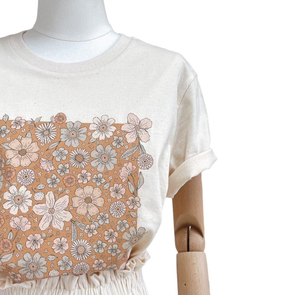 T-shirt / Bold floral caramel / ecru