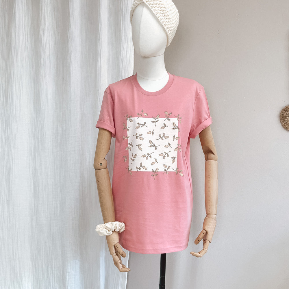 
                      
                        T-shirt / Simple floral / bubble gum
                      
                    