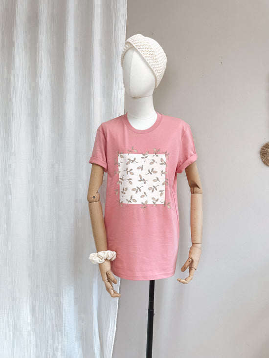 Load image into Gallery viewer, T-shirt / Simple floral / bubble gum
