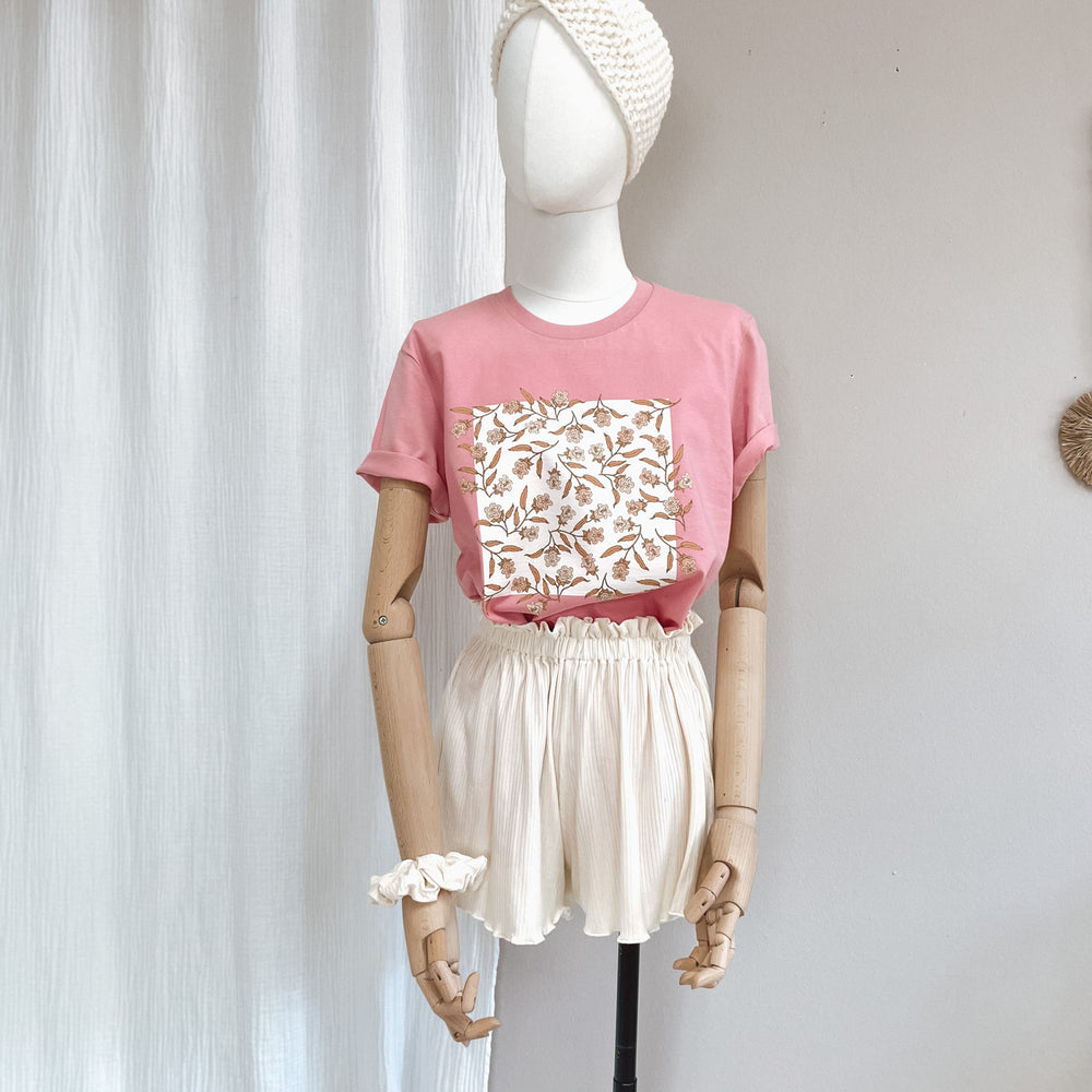 
                      
                        T-shirt / Bell Flowers / bubble gum
                      
                    