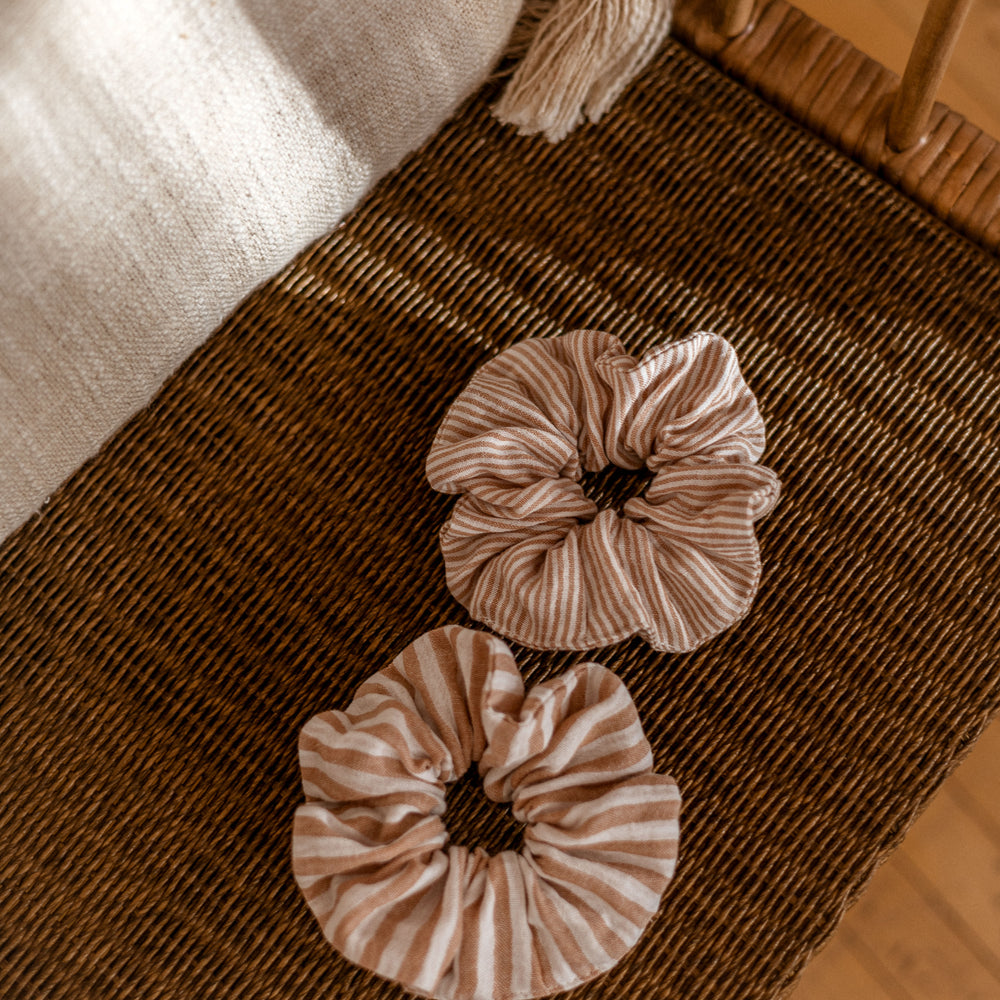 
                      
                        Wide Muslin Scrunchie/ stripes - nude
                      
                    