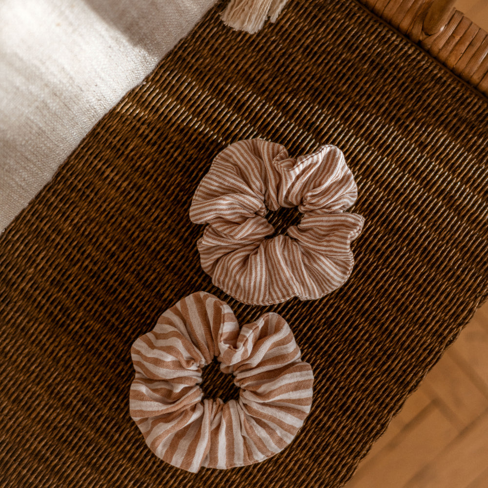 
                      
                        Wide Muslin Scrunchie/ stripes - nude
                      
                    