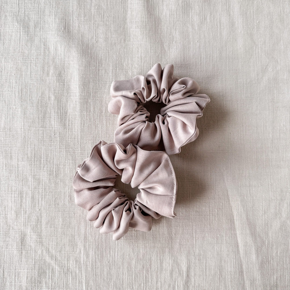 
                      
                        Scrunchie / viscose
                      
                    