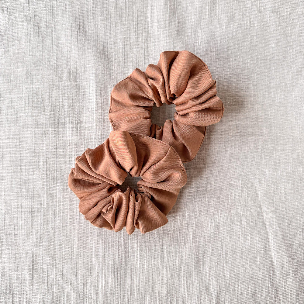 
                      
                        Scrunchie / viscose
                      
                    