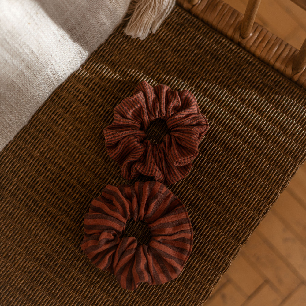 
                      
                        Wide Muslin Scrunchie/ stripes - chocolate
                      
                    