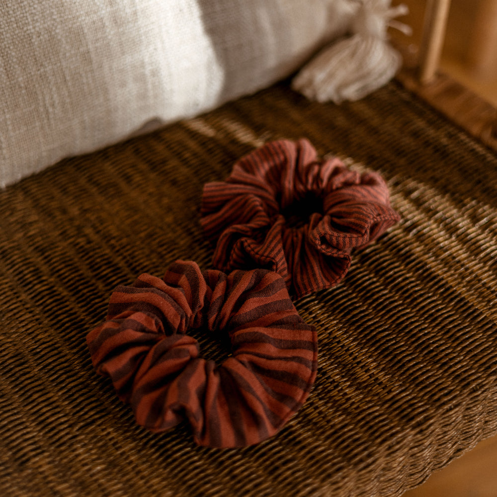 
                      
                        Wide Muslin Scrunchie/ stripes - chocolate
                      
                    