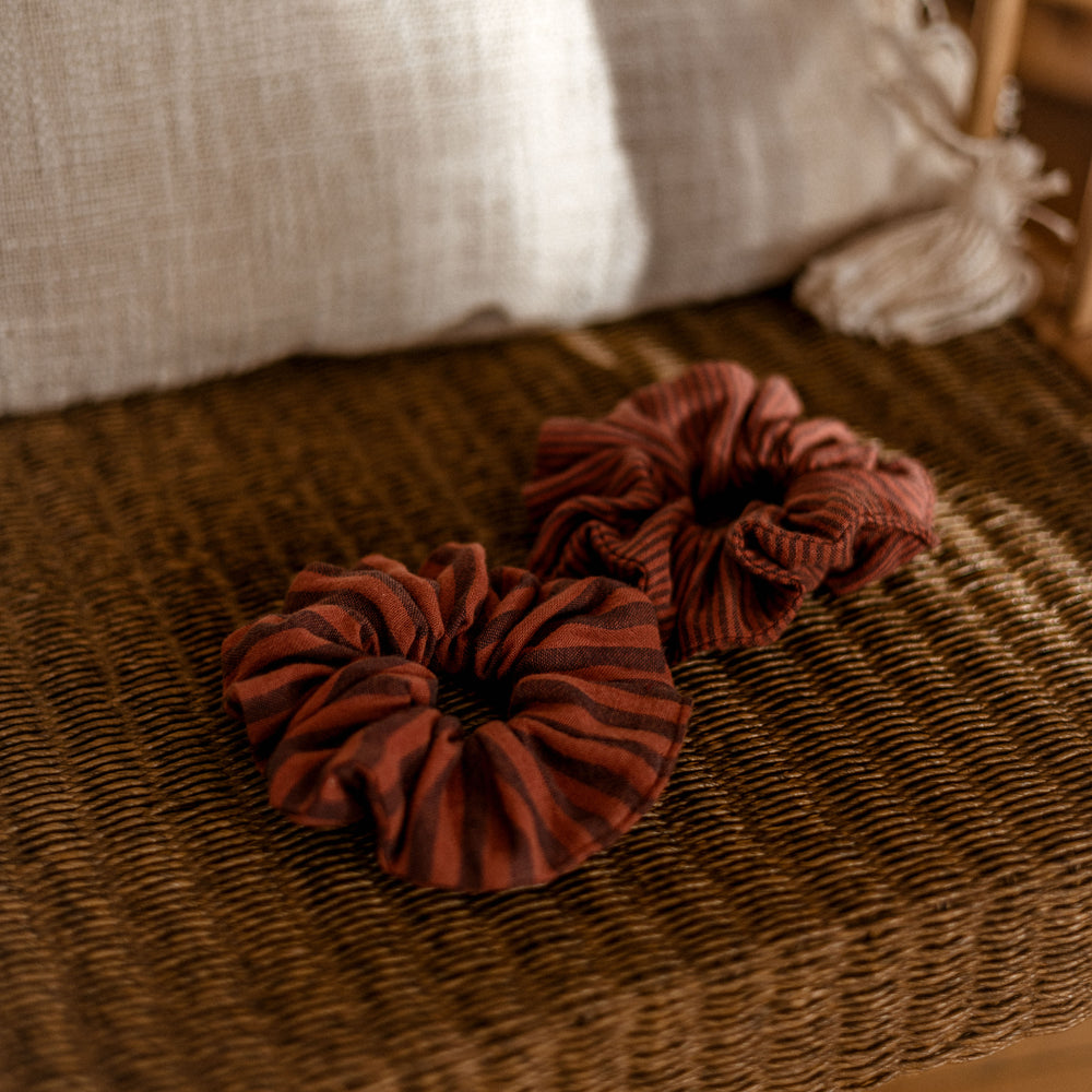 Wide Muslin Scrunchie/ stripes - chocolate