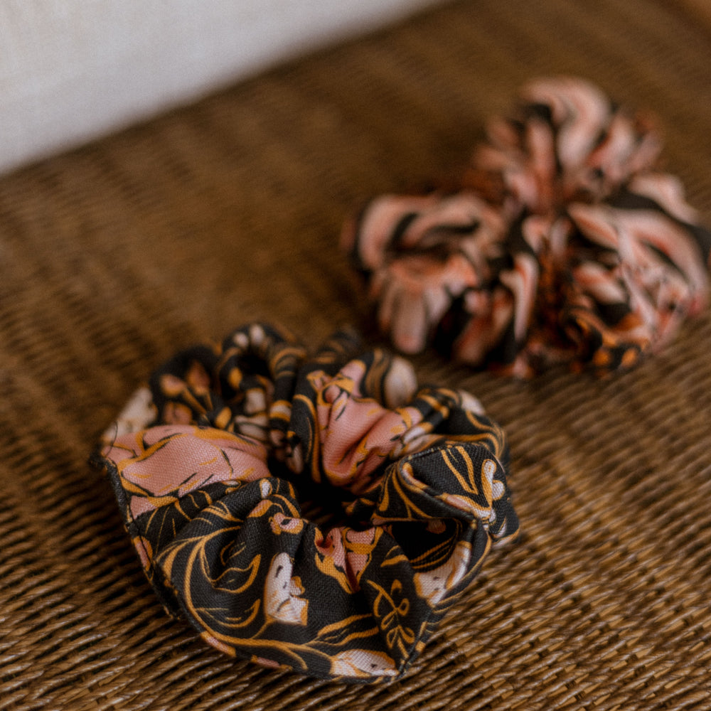 Wide Scrunchie/ rose & peach floral