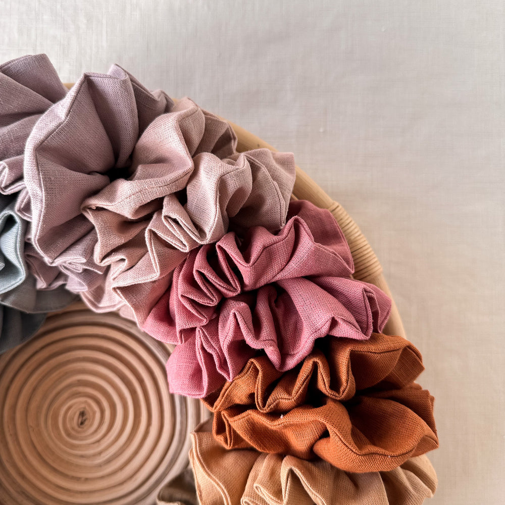 
                      
                        Scrunchie / Linen
                      
                    