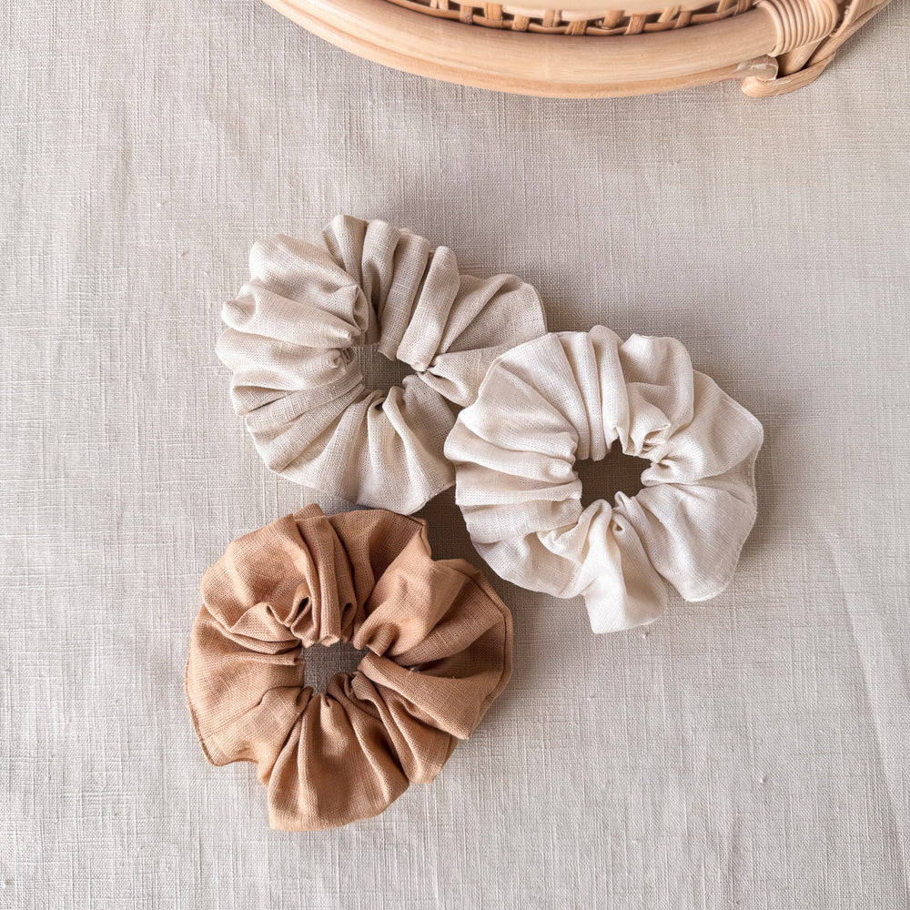 
                      
                        Scrunchie / Linen
                      
                    