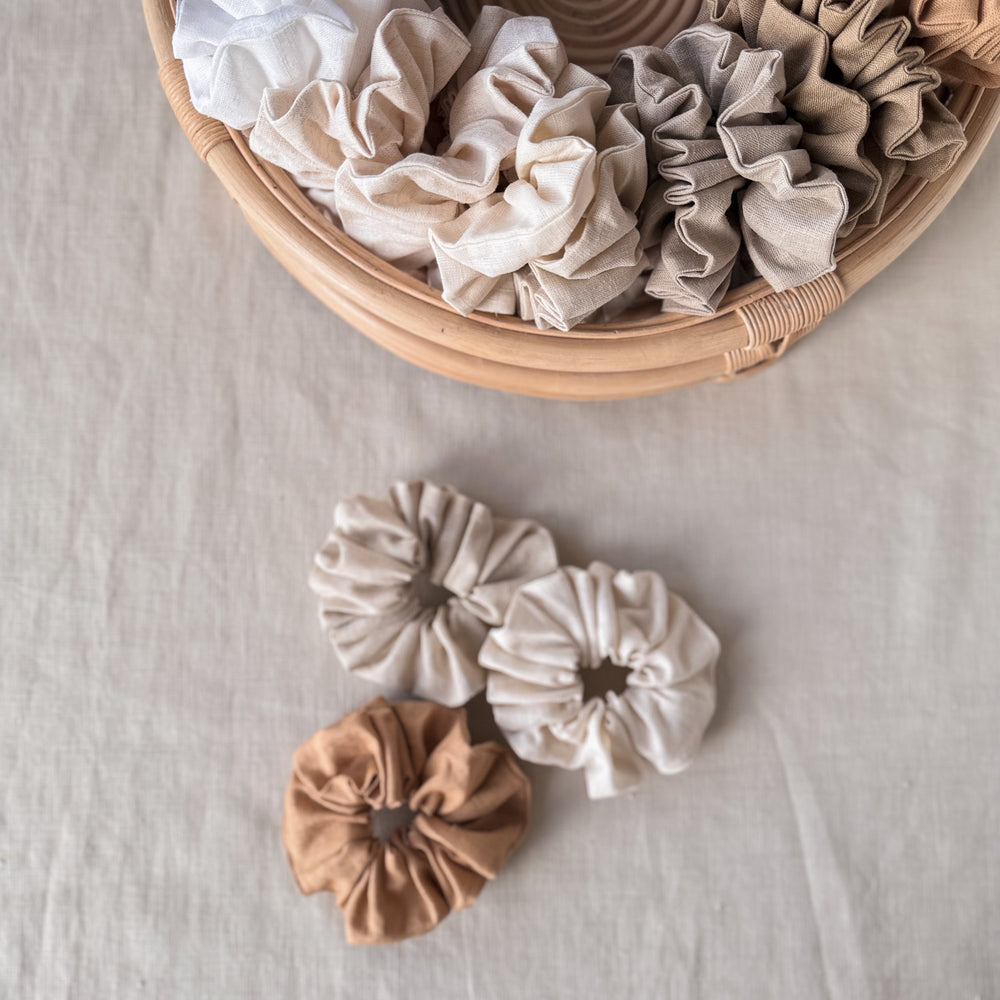 
                      
                        Scrunchie / Linen
                      
                    