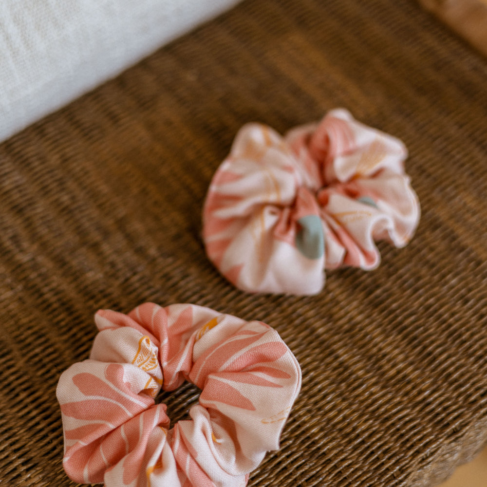 
                      
                        Wide Scrunchie/ big rose flowers
                      
                    