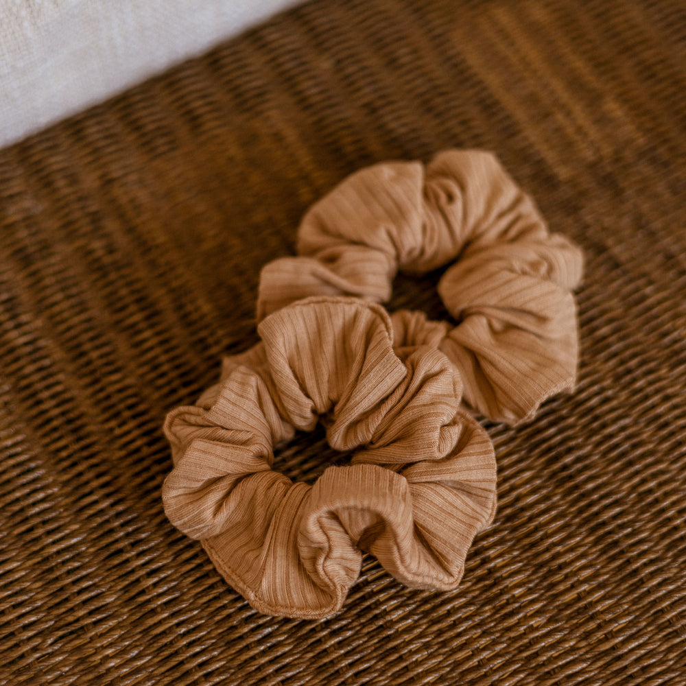 Širok scrunchie / ribbed nougat