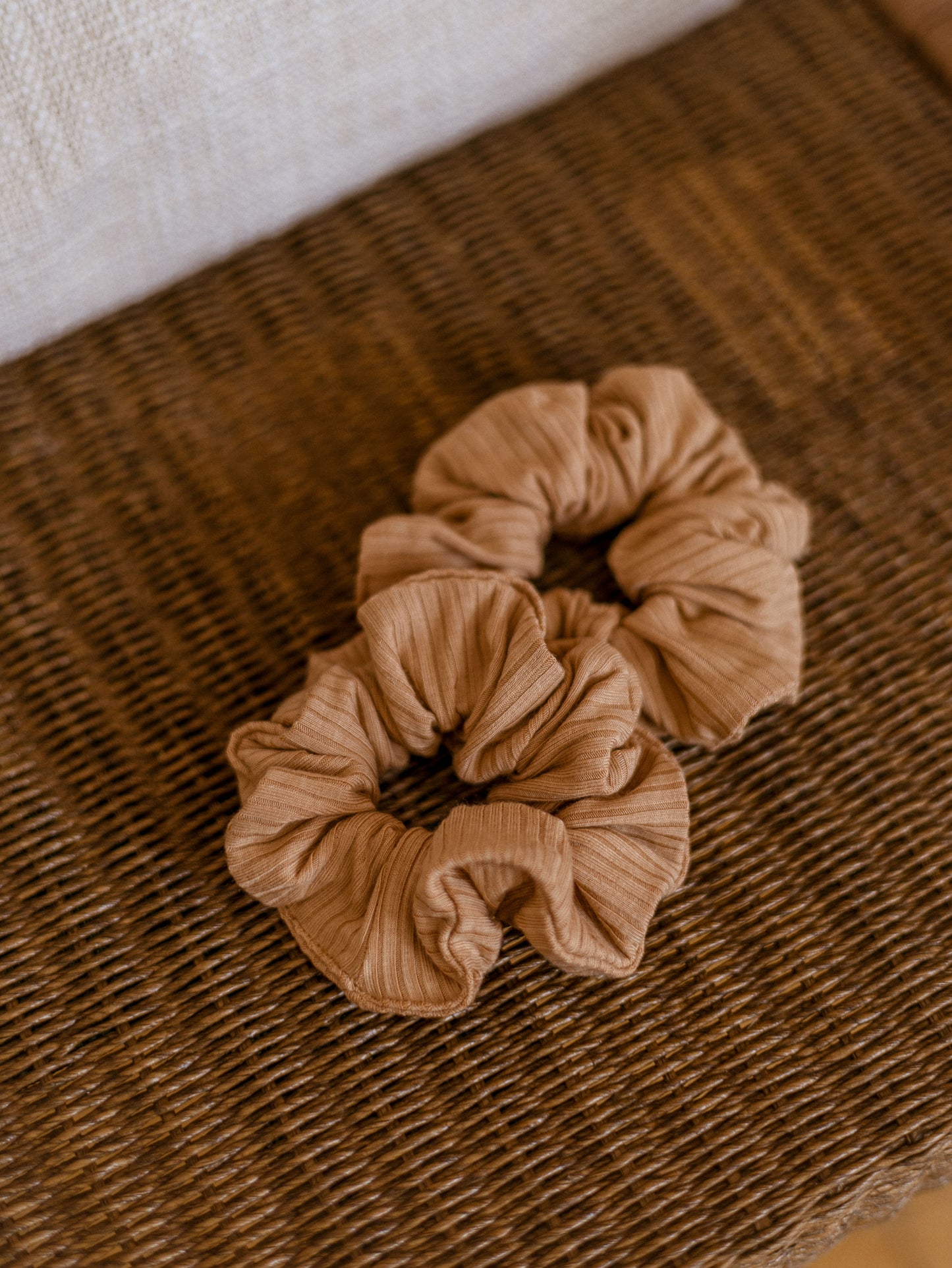 Širok scrunchie / ribbed nougat