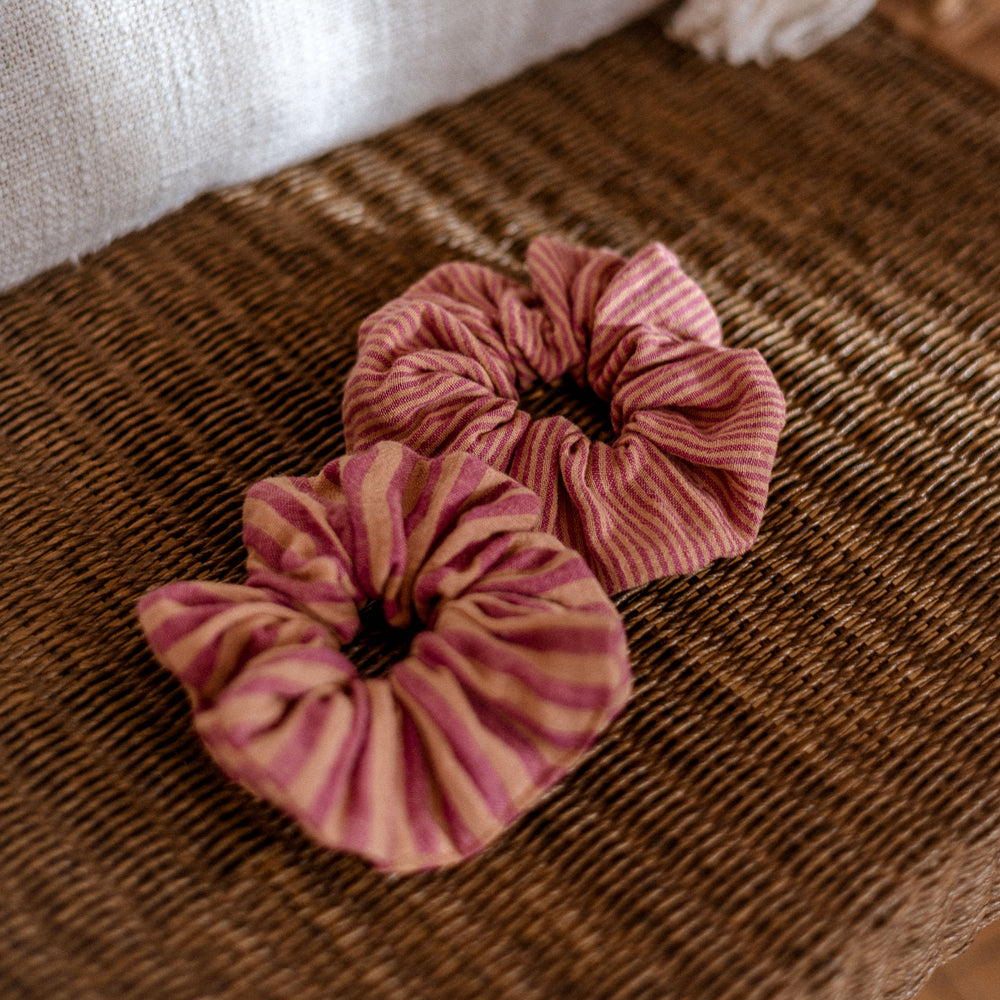 
                      
                        Wide Muslin Scrunchie/ stripes - honey raspberry
                      
                    