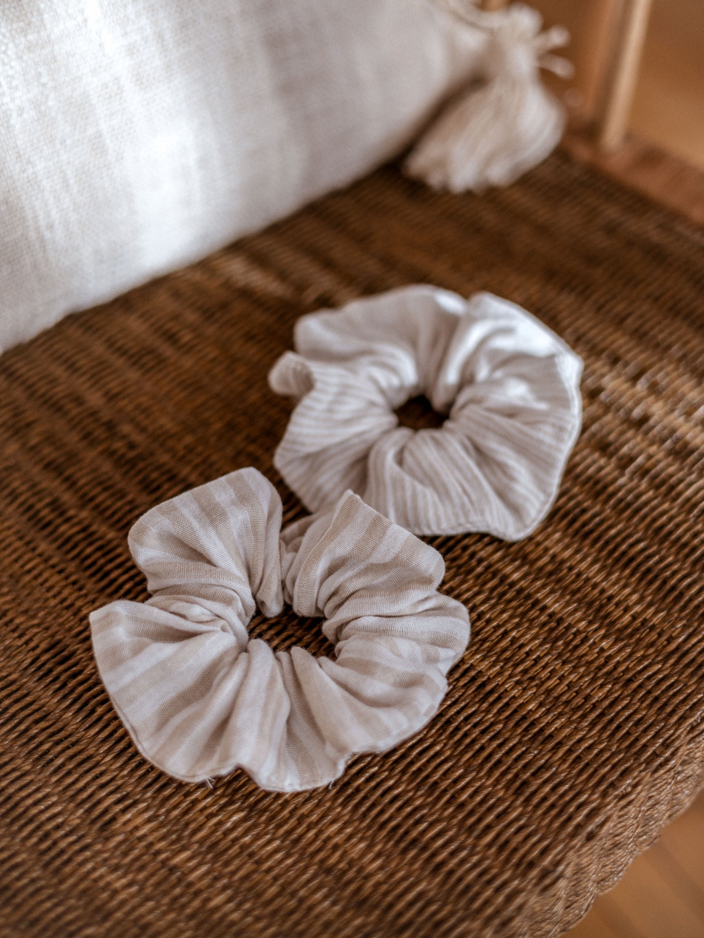 Wide Muslin Scrunchie/ Stripes - vanilla