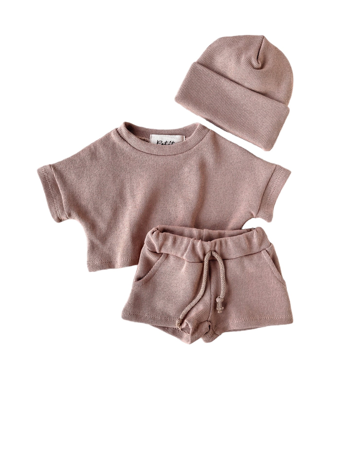 Knit shorts + top + beanie / dark beige